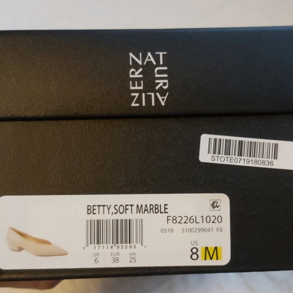 Naturalizer bone coloured low heel NWT - Picture 5 of 5